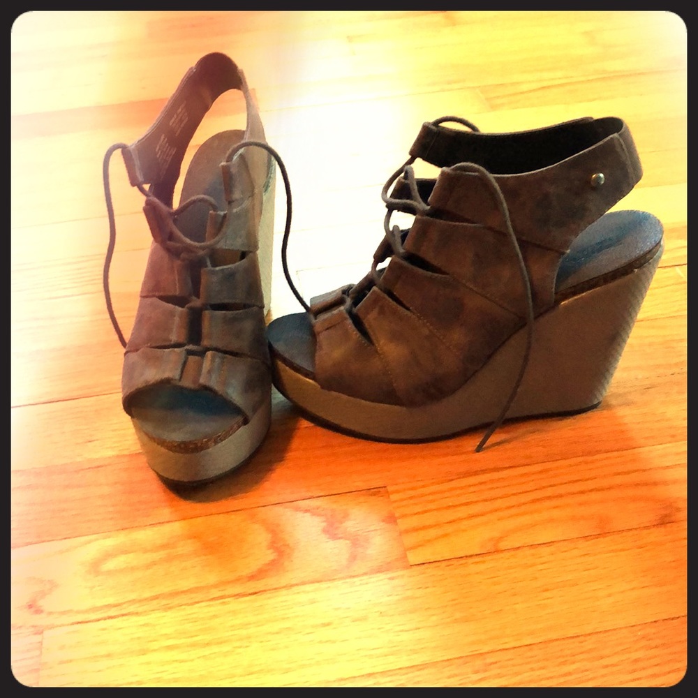 Wedge open toed shoes